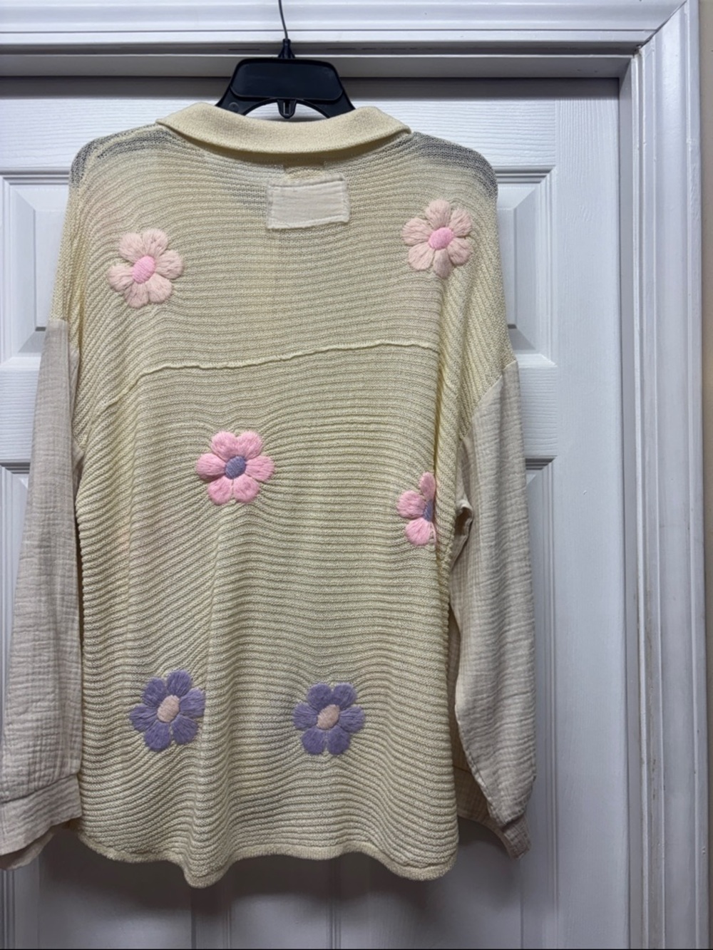 POL Cream Button-Front Cardigan with Pink & Lavender Embroidered Flowers Small - Picture 3 of 3